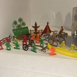 MARX VINTAGE HORSES, COWBOYS AND INDIANS Teepee, Canoe, Totem Pole E3